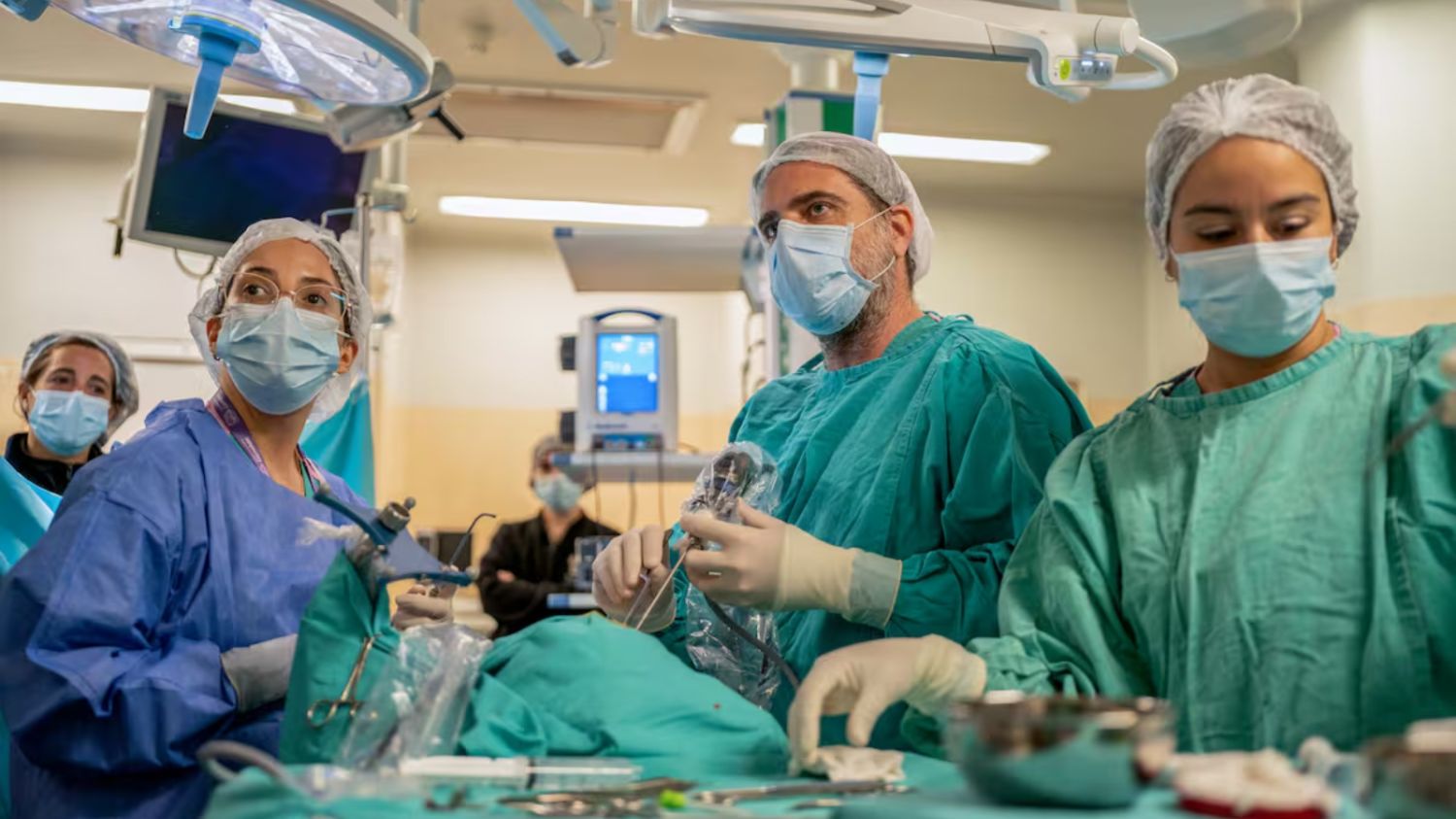 Cirugía inédita en el Garrahan: extirparon un tumor cerebral a una niña por la nariz y sin abrir el cráneo