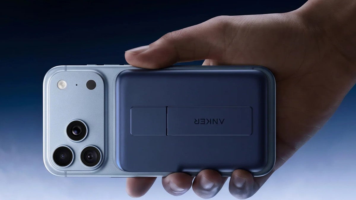 Pantalla inteligente, 10.000 mAh y ventilador integrado: la nueva batería portátil de Anker es lo que necesitas para tu móvil