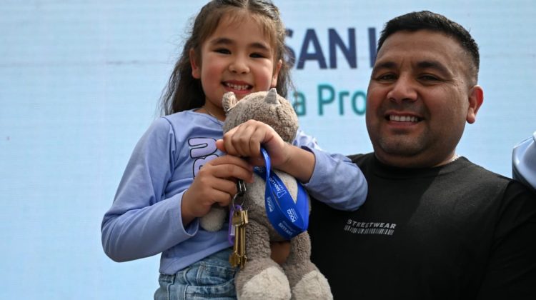 En foco: la alegría de las familias de San Martín que recibieron sus hogares